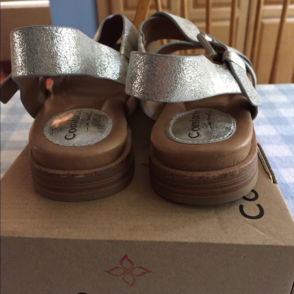 Comfortiva Devera Sandals - Picture 4 of 7
